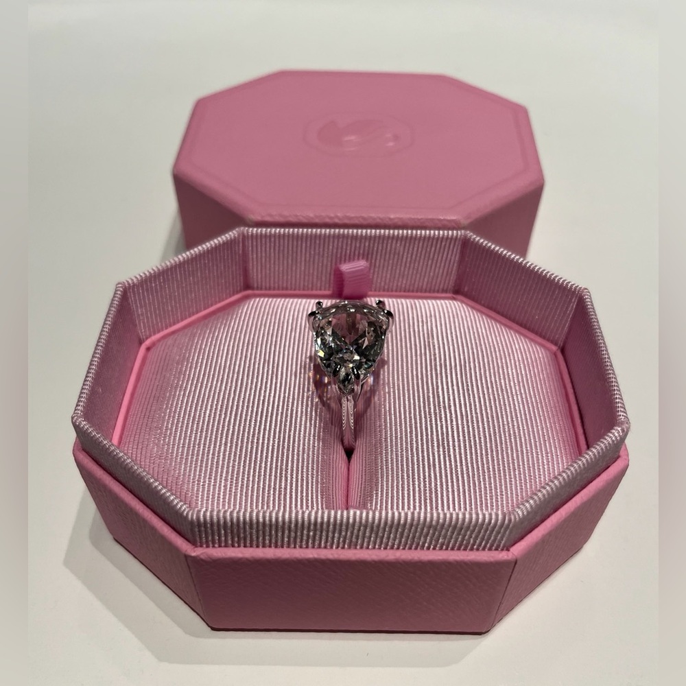 Swarovski Mesmera Cocktail Ring Size 8 & 3/4 (60)